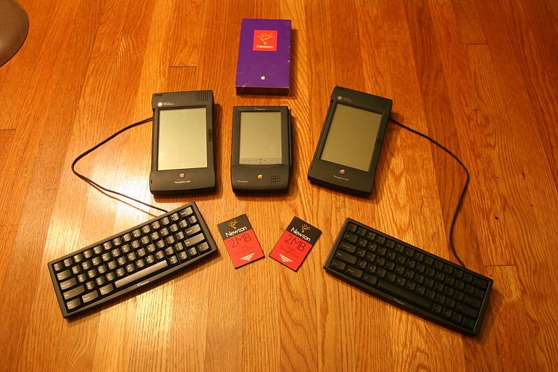 Los humildes y honrosos orígenes del iPad, el Apple Newton o MessagePad, Newton accesorios informacioniphonecom